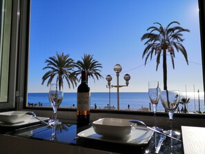 تناول الطعام