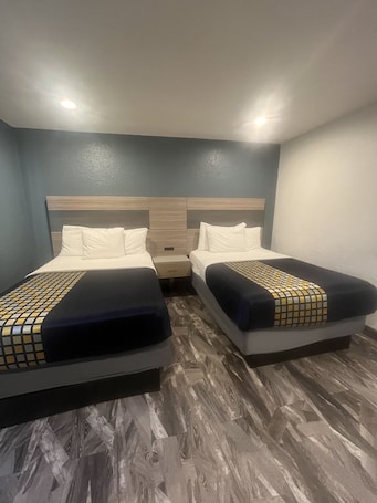 Deluxe Double Room | Desk, soundproofing, bed sheets