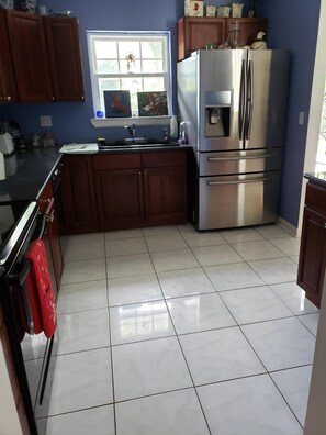 Fridge, microwave, oven, coffee/tea maker