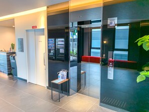 Elevator - Hotel Live Max Nishinomiya (Nishinomiya)