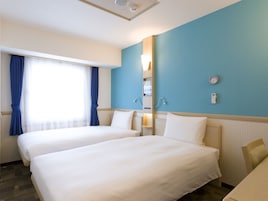 Escritorio, wifi gratis, ropa de cama