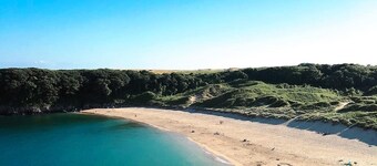 Hafan Dawel 2 a Luxury Caravan directly opposite the Beach 
