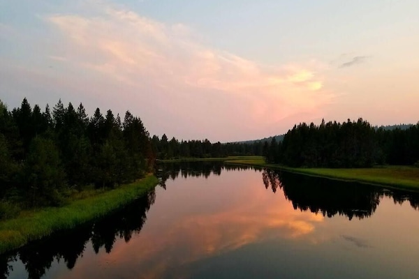 Sleepy Bear Lodge, enjoy Sunriver at its best!