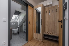 Habitación triple Confort | Ropa de cama de alta calidad, minibar y escritorio