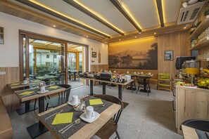 Se ofrece un desayuno continental (20 EUR por persona)