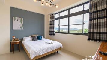 Quarto casal standard (301) | Escrivaninha, cortinas blackout, Wi-Fi de cortesia, roupa de cama