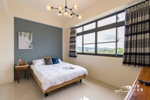 Desk, blackout curtains, free WiFi, bed sheets - Wild Fun Hualien (Ji'an)