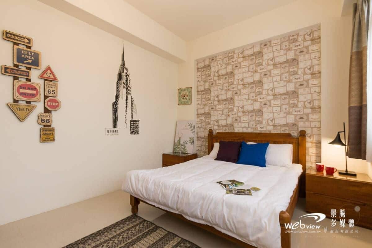 Desk, blackout curtains, free WiFi, bed sheets