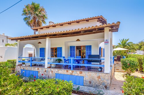 Villa Cala Figuera with Outdoor Terrace and Wi-Fi