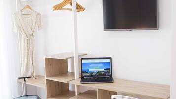 Superior-Doppel- oder -Zweibettzimmer | Schreibtisch, kostenloses WLAN, Bettwäsche