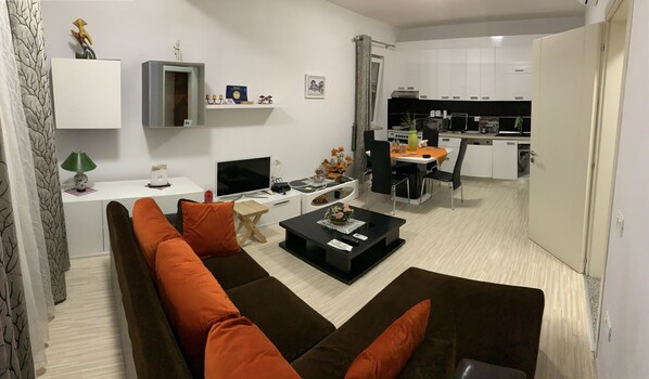 Flat-screen TV - Toti Apartments (Tirana)