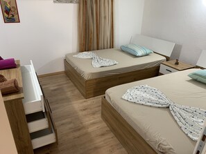 Leilighet – comfort, 2 soverom | Safe på rommet, skrivebord, strykejern/-brett og wi-fi (inkludert)