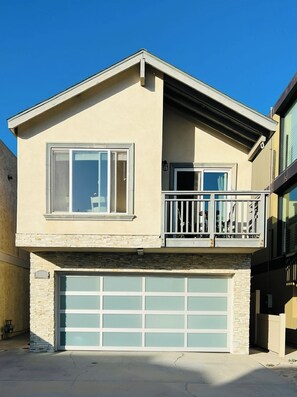 Exterior detail - The Kid  - Ocean Front Beach House at Hollywood Beach (Oxnard)