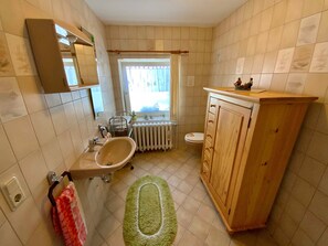 Serviettes fournies, savon, papier toilette