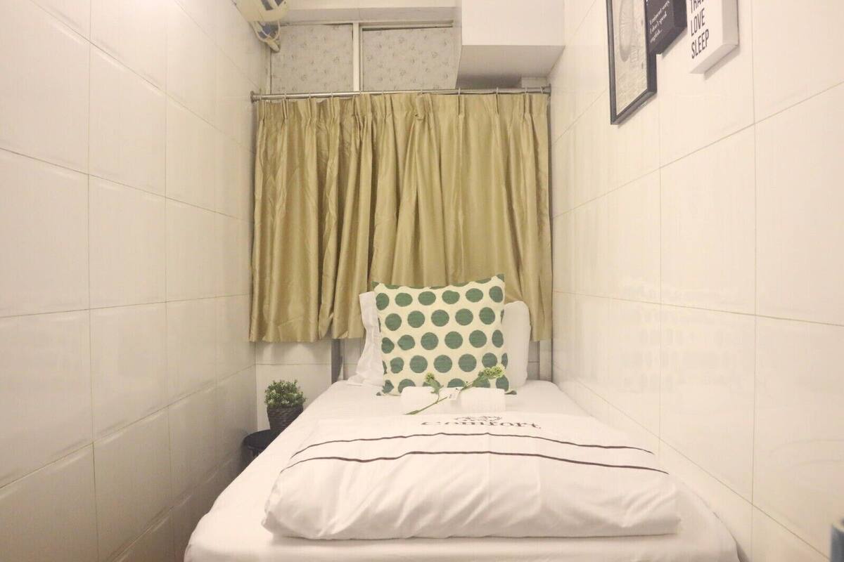 Free WiFi, bed sheets