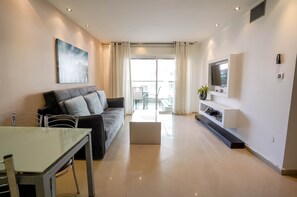 B1 APT 6 | Área de estar | Smart TV 50 polegadas com canais a cabo, TV, lareira