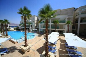 B2 APT 10 | Utomhuspool
