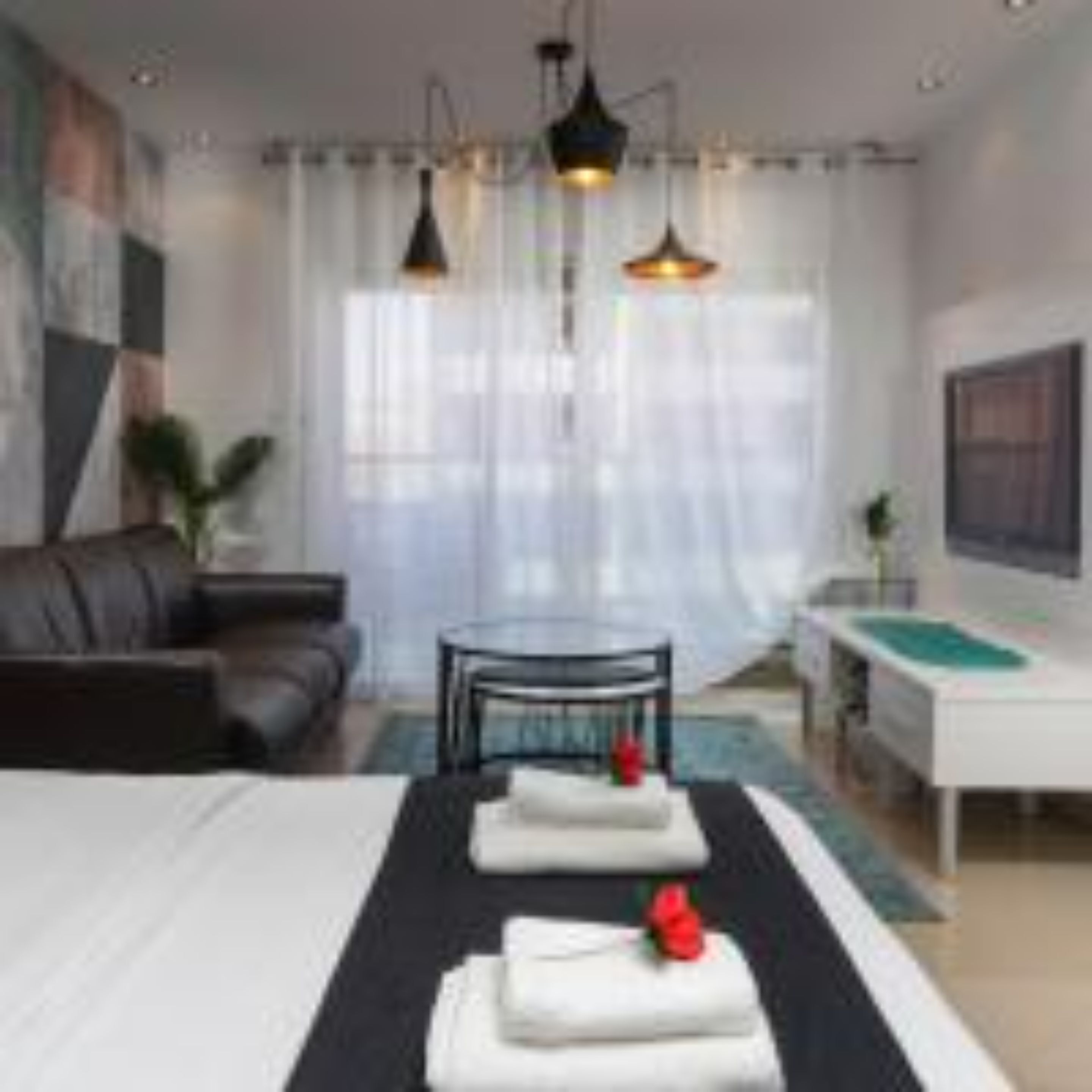 B1 APT 14 | Wohnbereich | 50-Zoll-Smart-TV mit Kabelempfang, Fernseher, Kamin