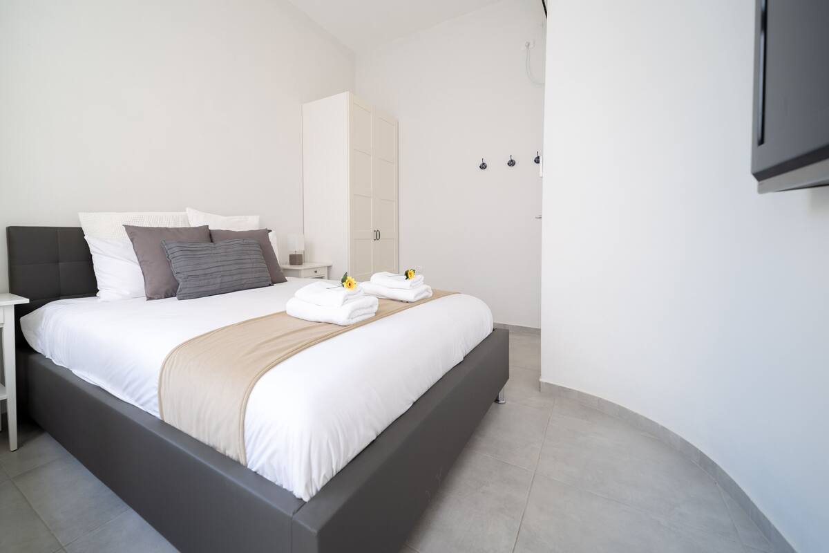 Apartamento Deluxe | Caja fuerte, escritorio, espacio para trabajar con un portátil
