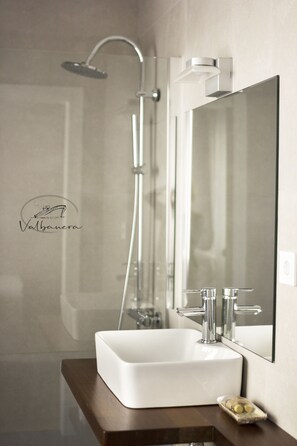 Single Room | Bathroom