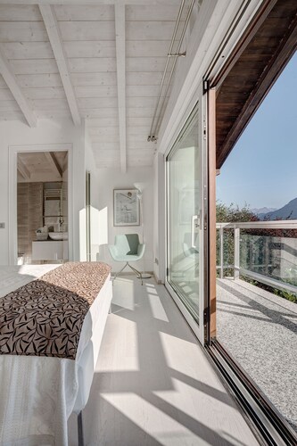 villa Sarah lakeside