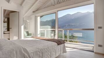 3 habitaciones, tabla de planchar con plancha, cuna de viaje y wifi