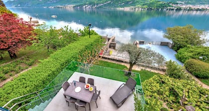 villa Sarah lakeside