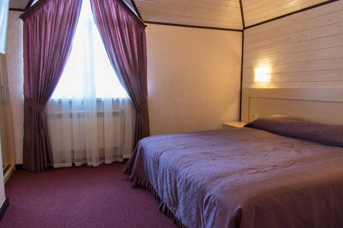Deluxe-Doppelzimmer | Individuell eingerichtet, Schreibtisch, laptopgeeigneter Arbeitsplatz