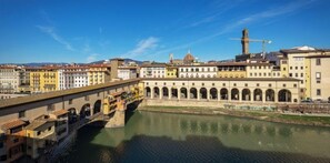 Apartment | Balcony view - Dreams Over Ponte Vecchio (Florence)