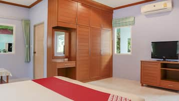 Premier Double Room | Desk, free WiFi, bed sheets