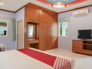Premier Double Room | Desk, free WiFi, bed sheets - OYO 1101 Tanrak Bungalow (Chalong)
