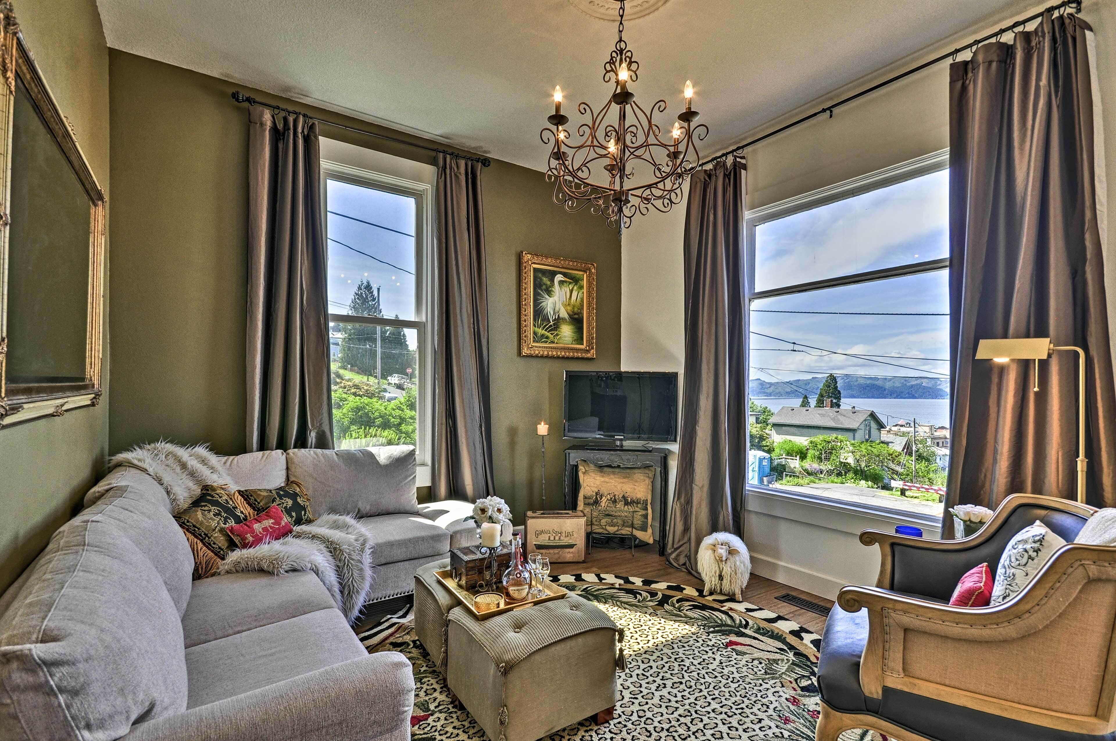 Classic Hillside Astoria Home w/ Gorge Views!