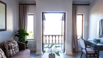 Häämatkahuone | Egyptinpuuvillaiset lakanat, ylelliset vuodevaatteet, minibaari