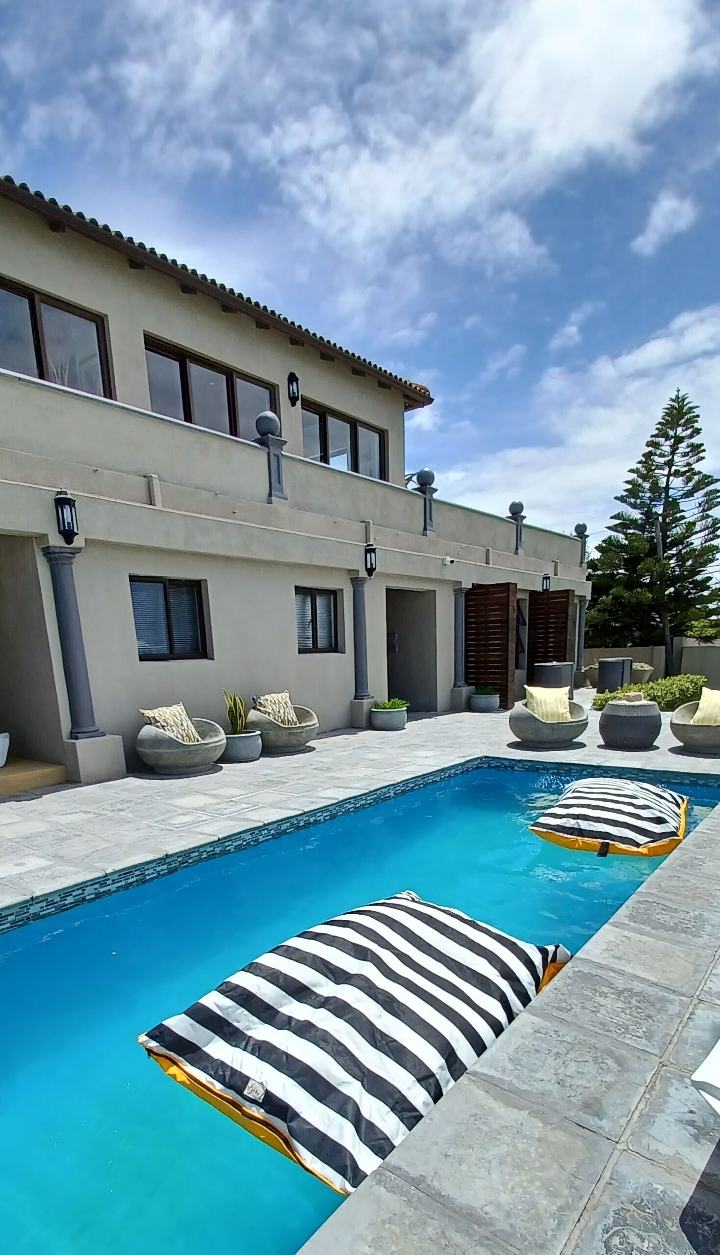 Outdoor pool, pool loungers