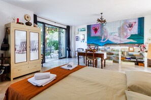 5 makuuhuonetta, silitysrauta/-lauta, vauvan matkasänky, Wi-Fi