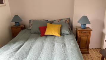 5 bedrooms, iron/ironing board, travel crib, WiFi