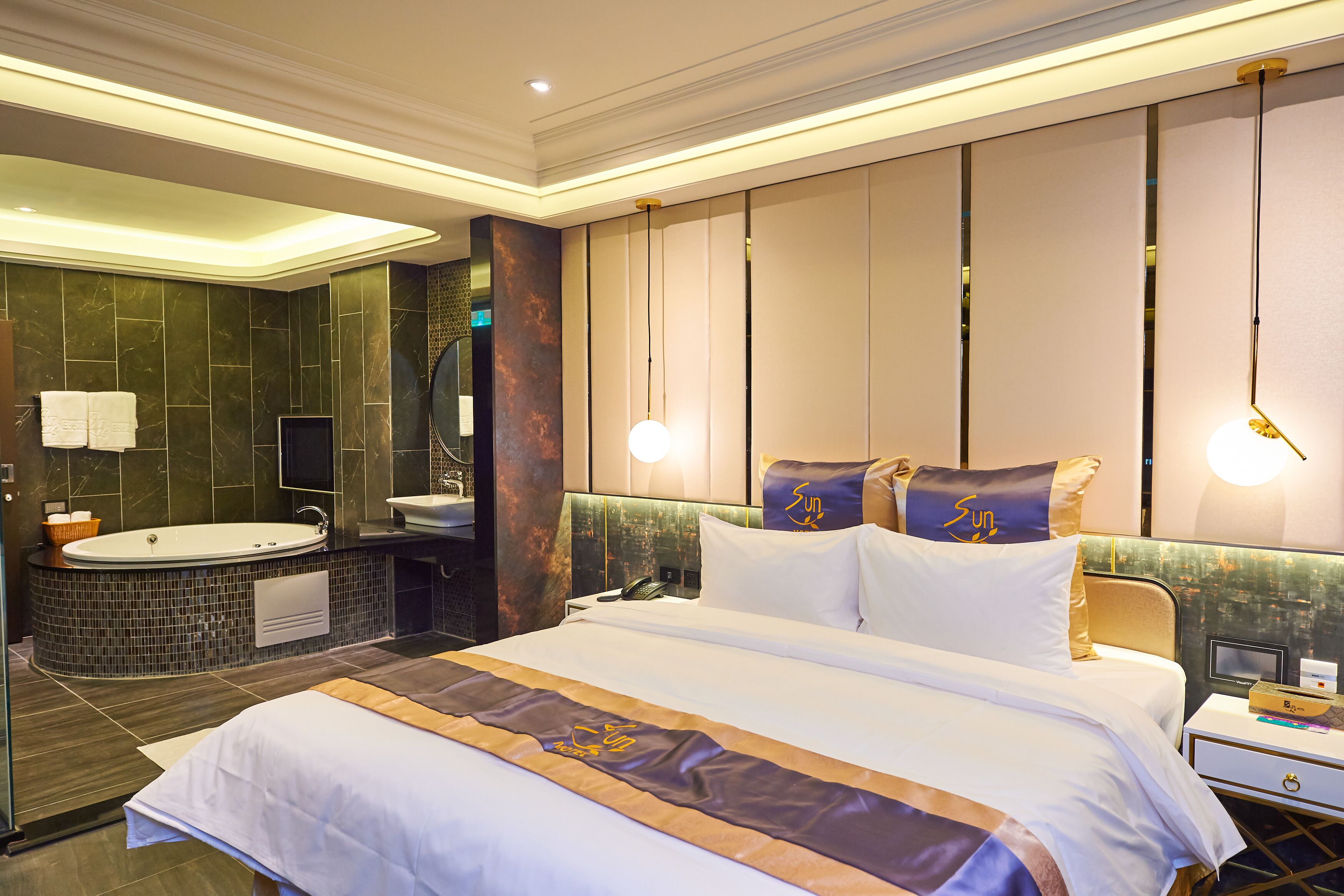 garage room(check in time 8pm) | minibar, individually furnished, blackout curtains, soundproofing