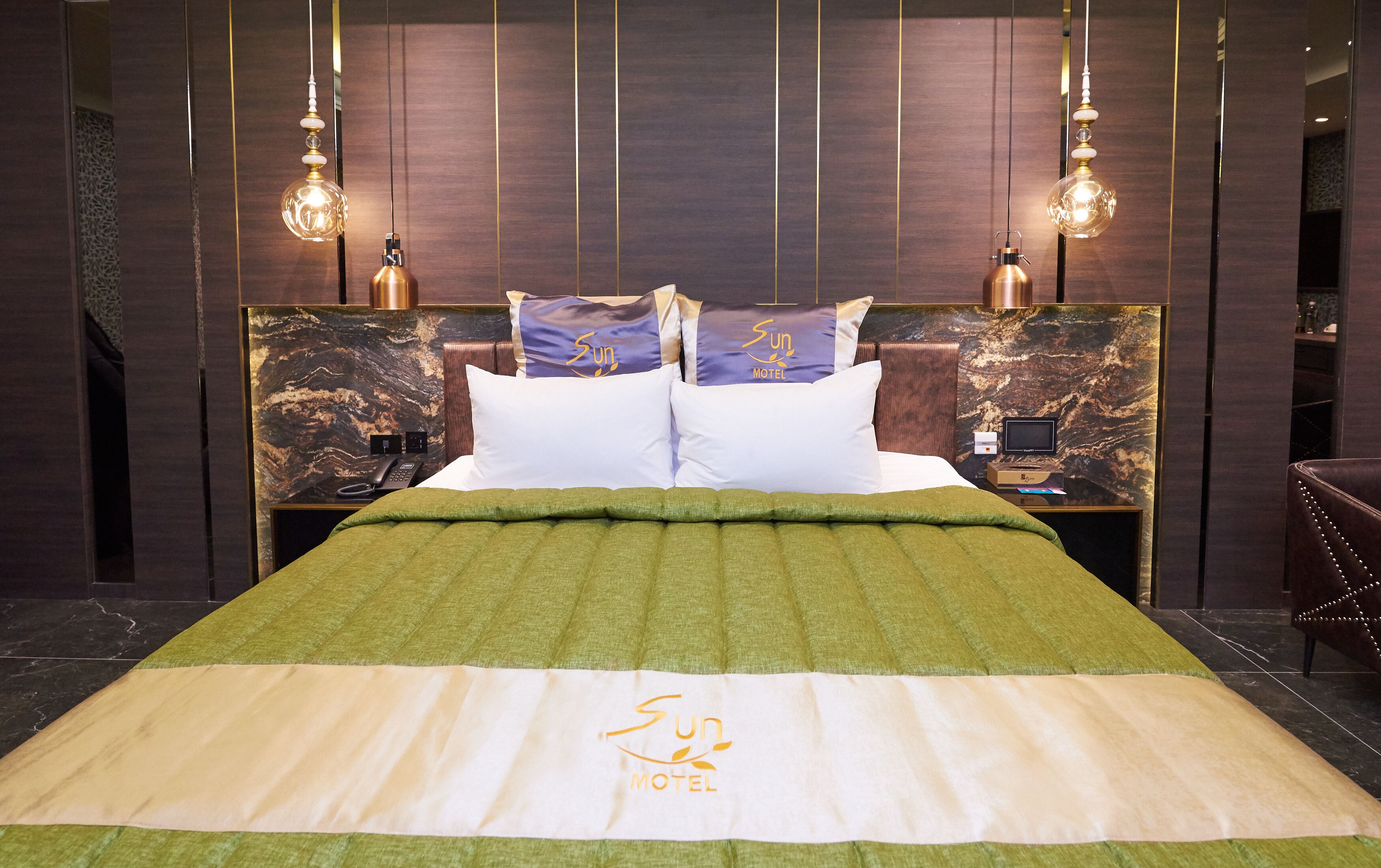 vip room(check in time  8pm) | minibar, individually furnished, blackout curtains, soundproofing