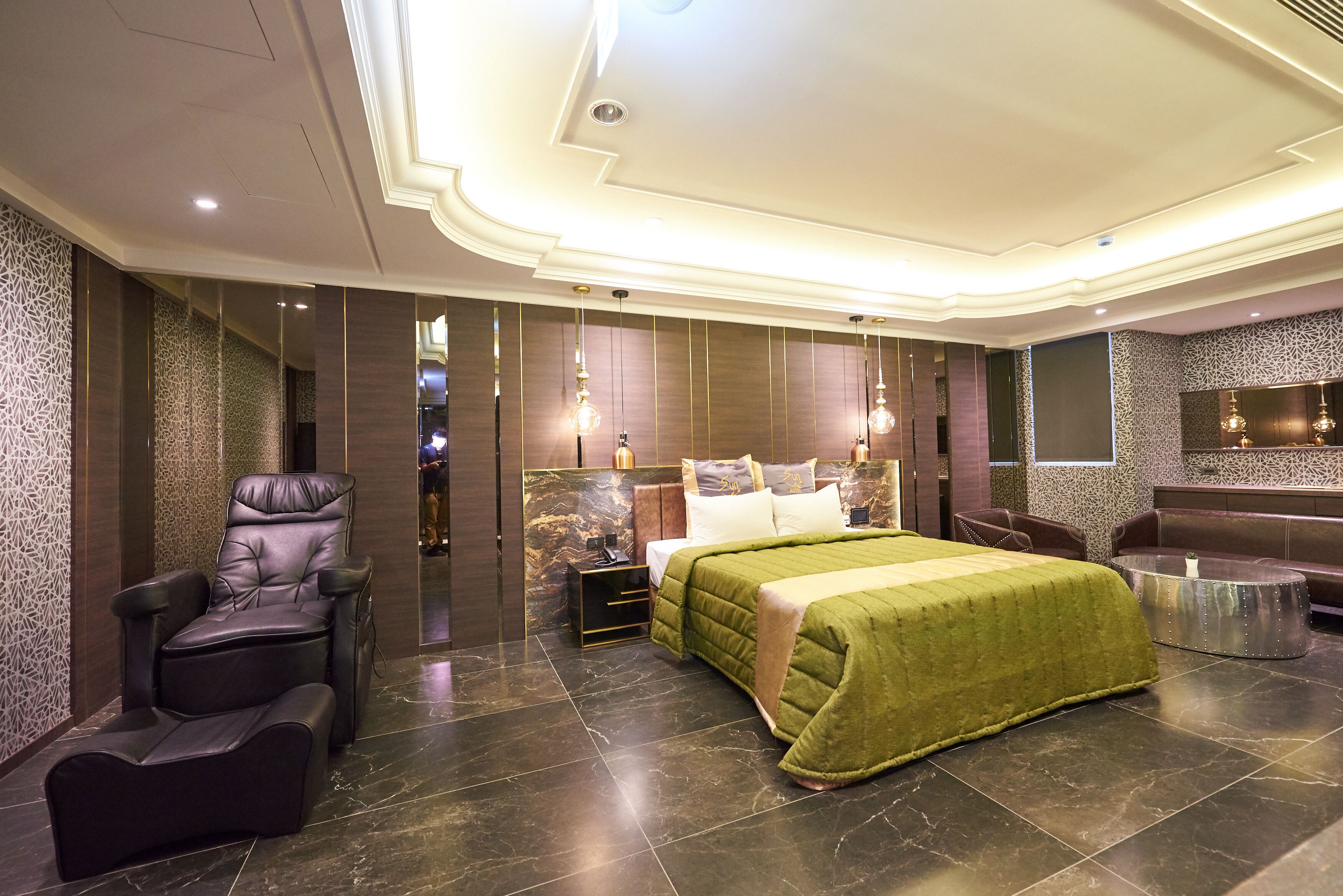 vip room(check in time  8pm) | minibar, individually furnished, blackout curtains, soundproofing