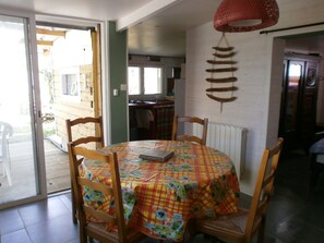 Dining - Independent equipped cottage in FLEURY LES AUBRAIS 2 adults 2 children (Fleury-les-Aubrais)