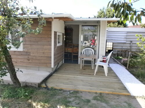 Gîte équipé indépendant à FLEURY LES AUBRAIS 2 adultes 2 enfants