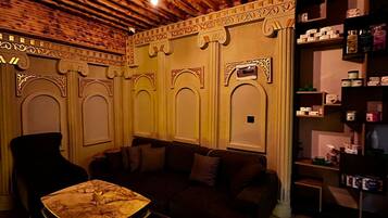 Bastu, turkiskt bad/hamam, djupmassage, thaimassage och sportmassage