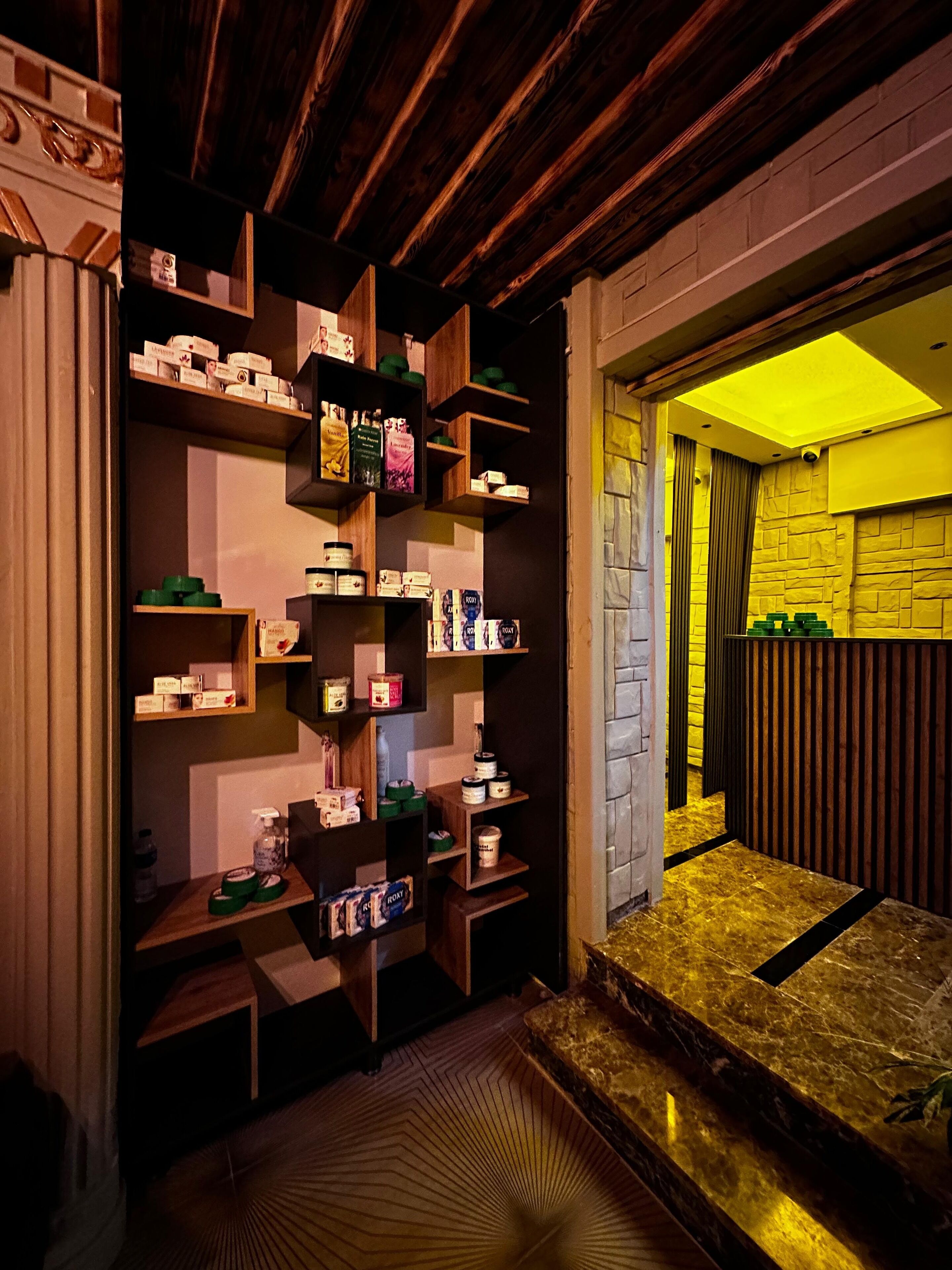Sauna, Turkish bath, deep-tissue massages, Thai massages