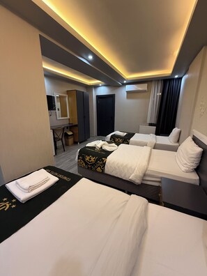 Triple Room | Minibar, individually decorated, desk, laptop workspace - Comfort Hotel Van  (Van)