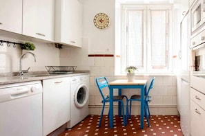 Fridge, microwave, oven, dishwasher