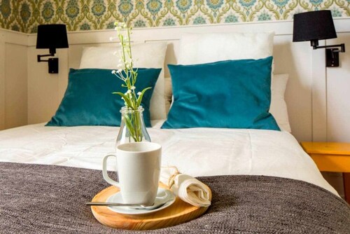 Apartment next to the metro station and a garden