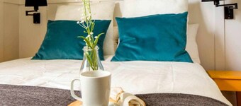 Apartment next to the metro station and a garden