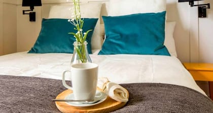 Apartment next to the metro station and a garden