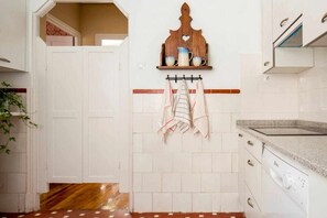 Fridge, microwave, oven, dishwasher - Apartment next to the metro station and a garden (Basauri)