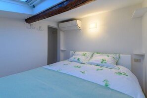 1 bedroom, desk, iron/ironing board, cots/infant beds - Apartments Florence - San Lorenzo Market (Florence)